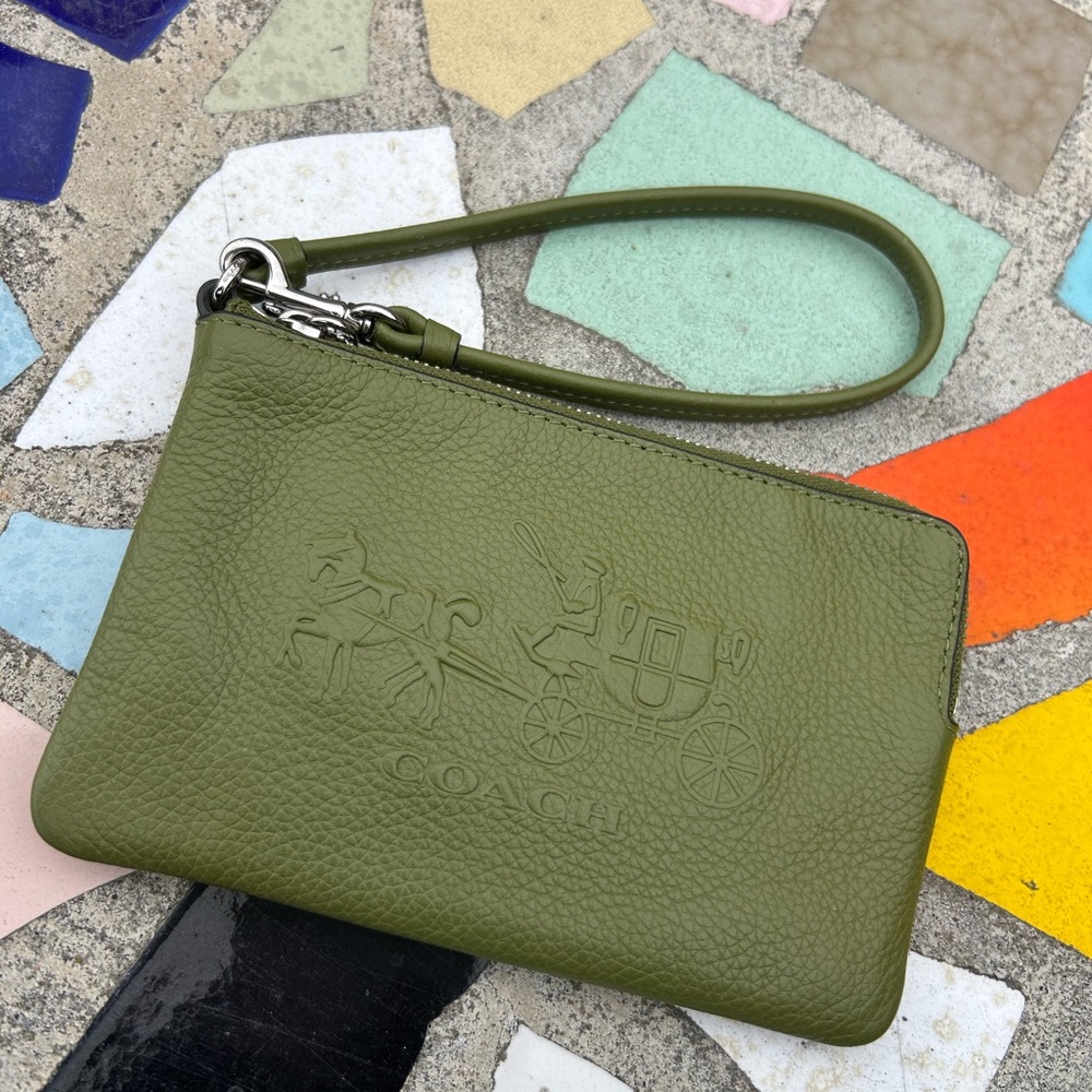Coach Olive Green Chartreuse Leather Wristlet 🫒